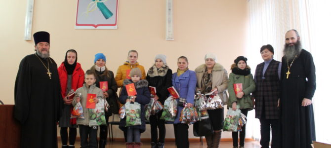 Новозыбковское благочиние. Беседа с социально-неблагополучными и малообеспеченными семьями